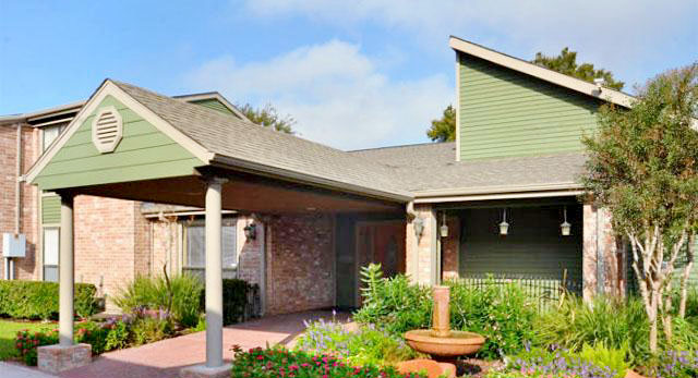 Siena Courtyards Apartment Homes reviews | 13503 Northborough Dr - Houston TX