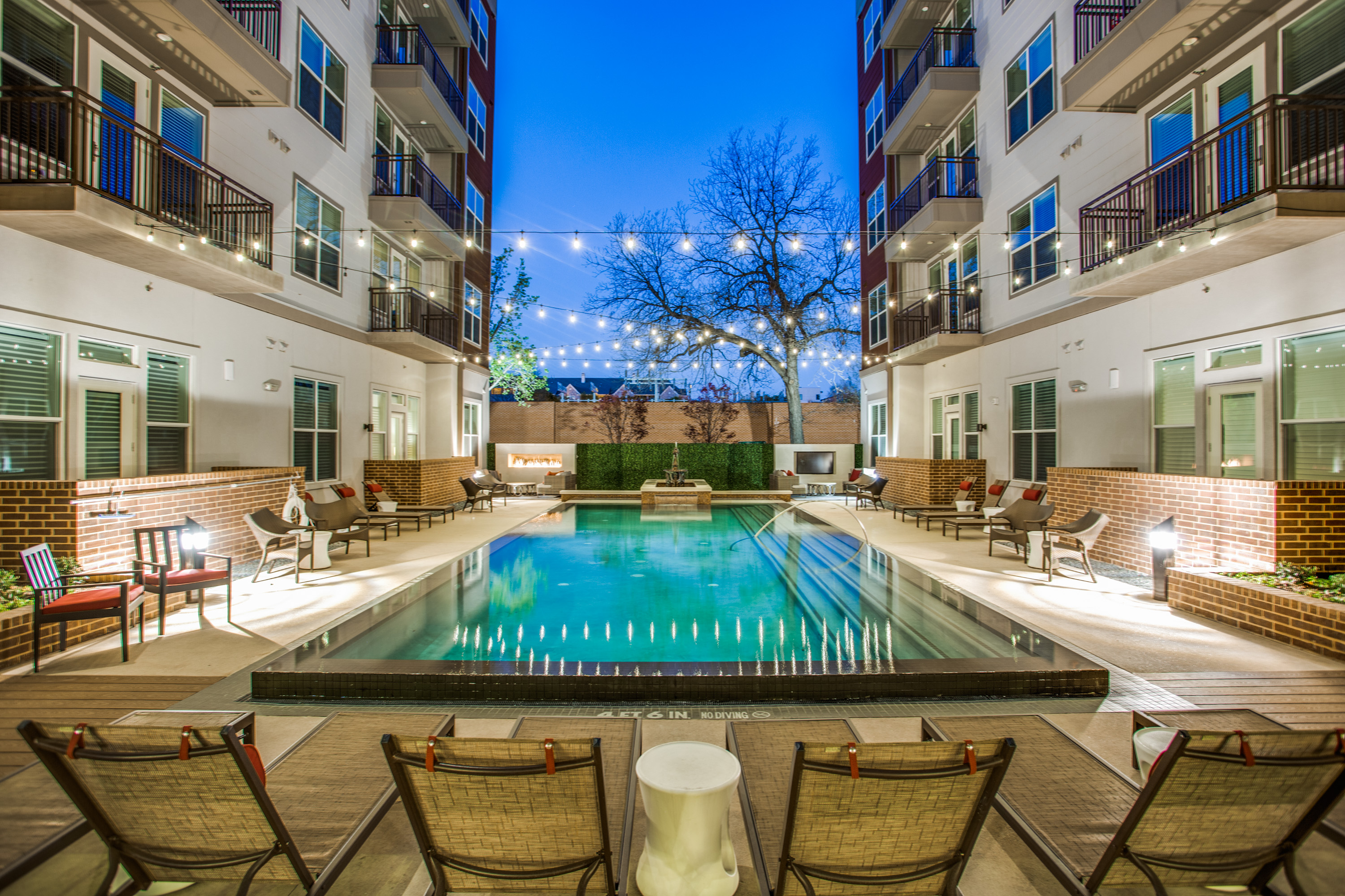Larq Henderson Apartments reviews | 1945 Bennett Ave - Dallas TX